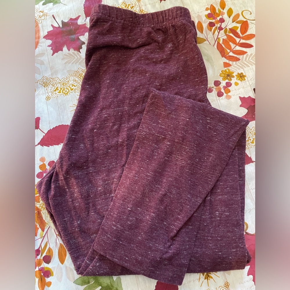 2 for 1 deal… black leggings and maroon leggings